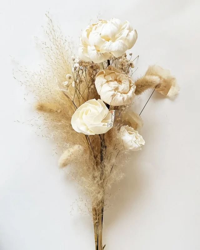 Available now! Link in bio to shop.

Embracing the beauty of dried florals. This arrangement brings warmth and texture to any space.

#driedflowers #driedflowerbouquet #homedecor #interiordecor #sustainabledecor #everlastingflowers #pampasgrass #proscodriedflower #bouquet